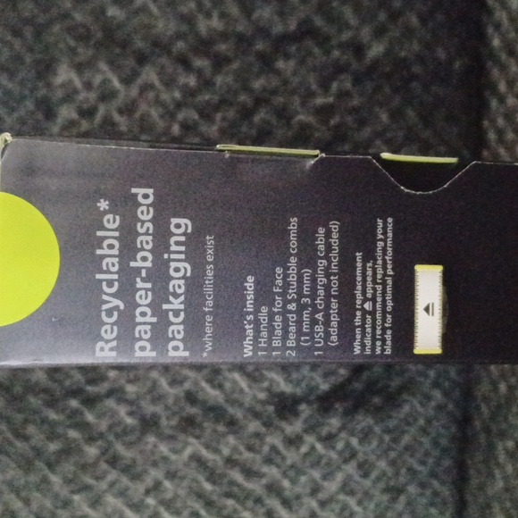 New Philips Norelco OneBlade Trimmer and Shaver - Picture 3 of 6